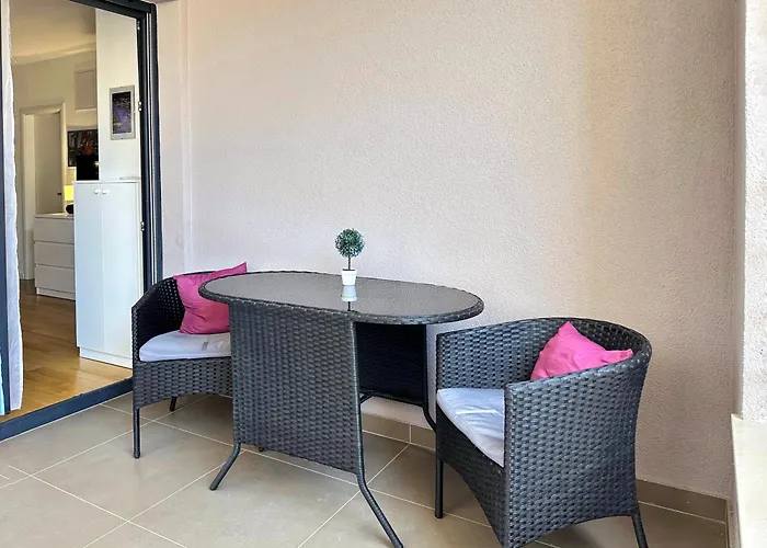 S'akvarel 1 - Private Garage