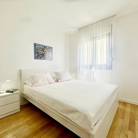 S'akvarel 1 - Private Garage 公寓