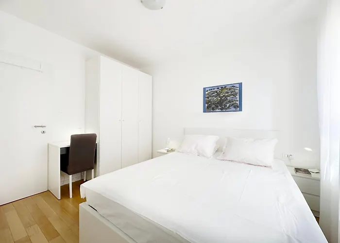 S'akvarel 1 - Private Garage Apartman *