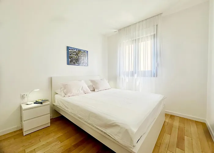 S'akvarel 1 - Private Garage Apartman