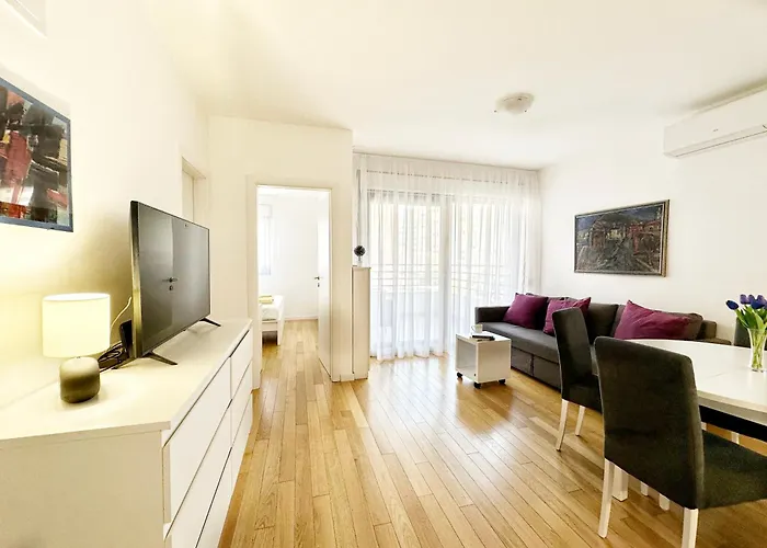 S'akvarel 1 - Private Garage Apartman