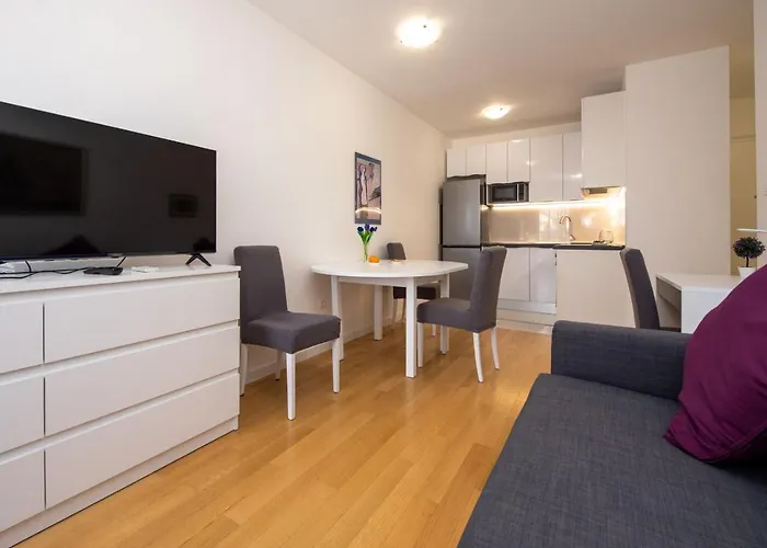 S'akvarel 1 - Private Garage