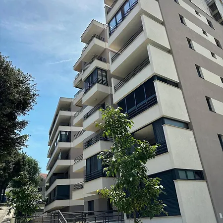 S'akvarel 1 - Private Garage Апартаменты